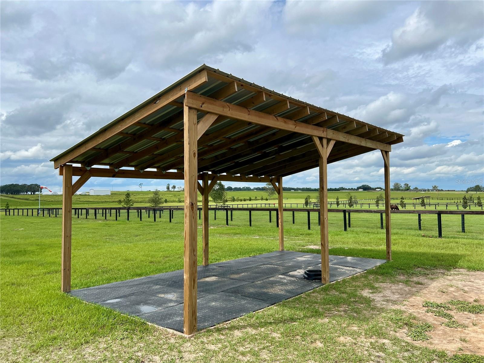 RED TAIL AIRSTRIP - Residential