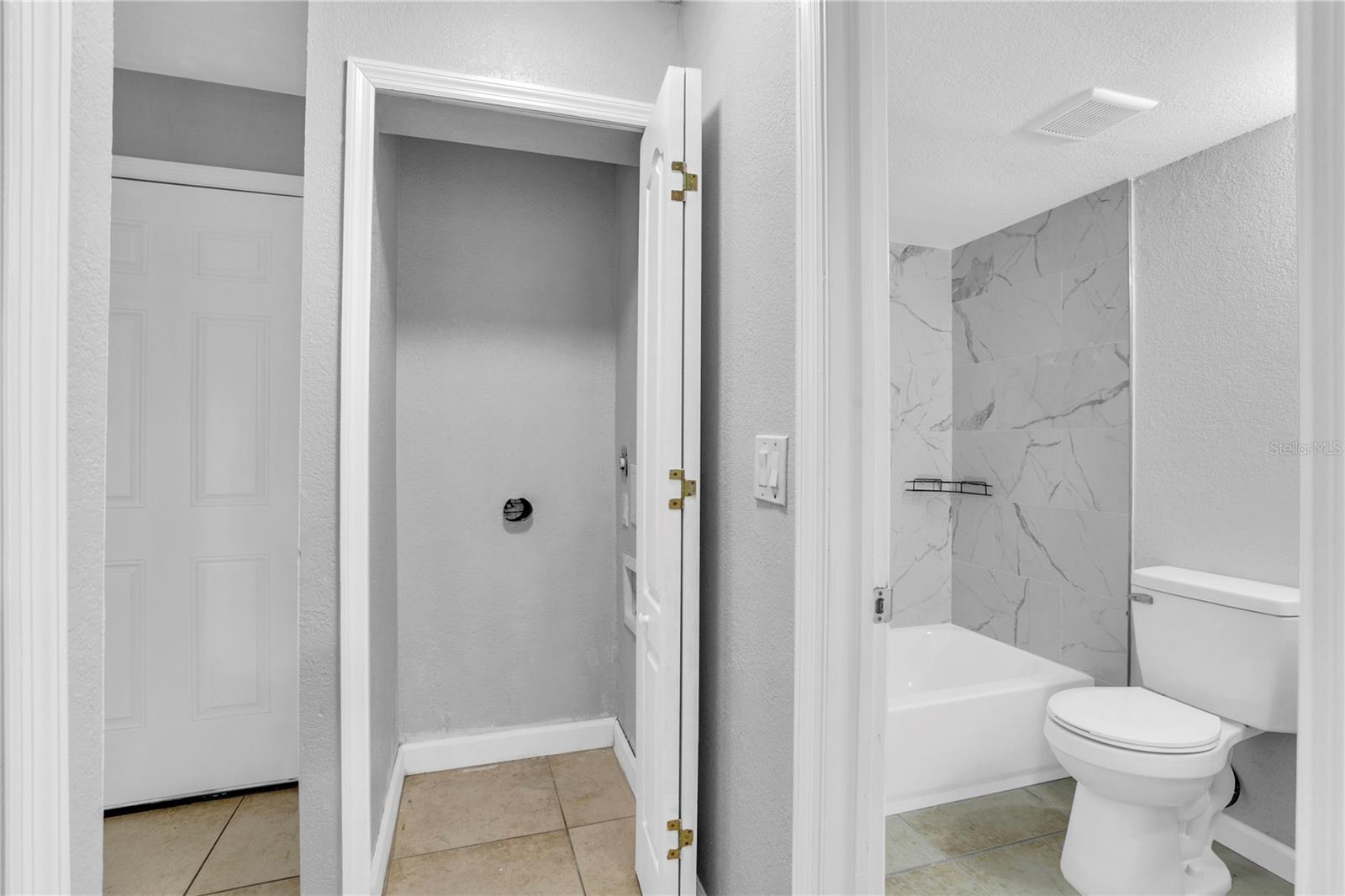 THE HAMPTONS AT BRANDON A CONDO - Residential