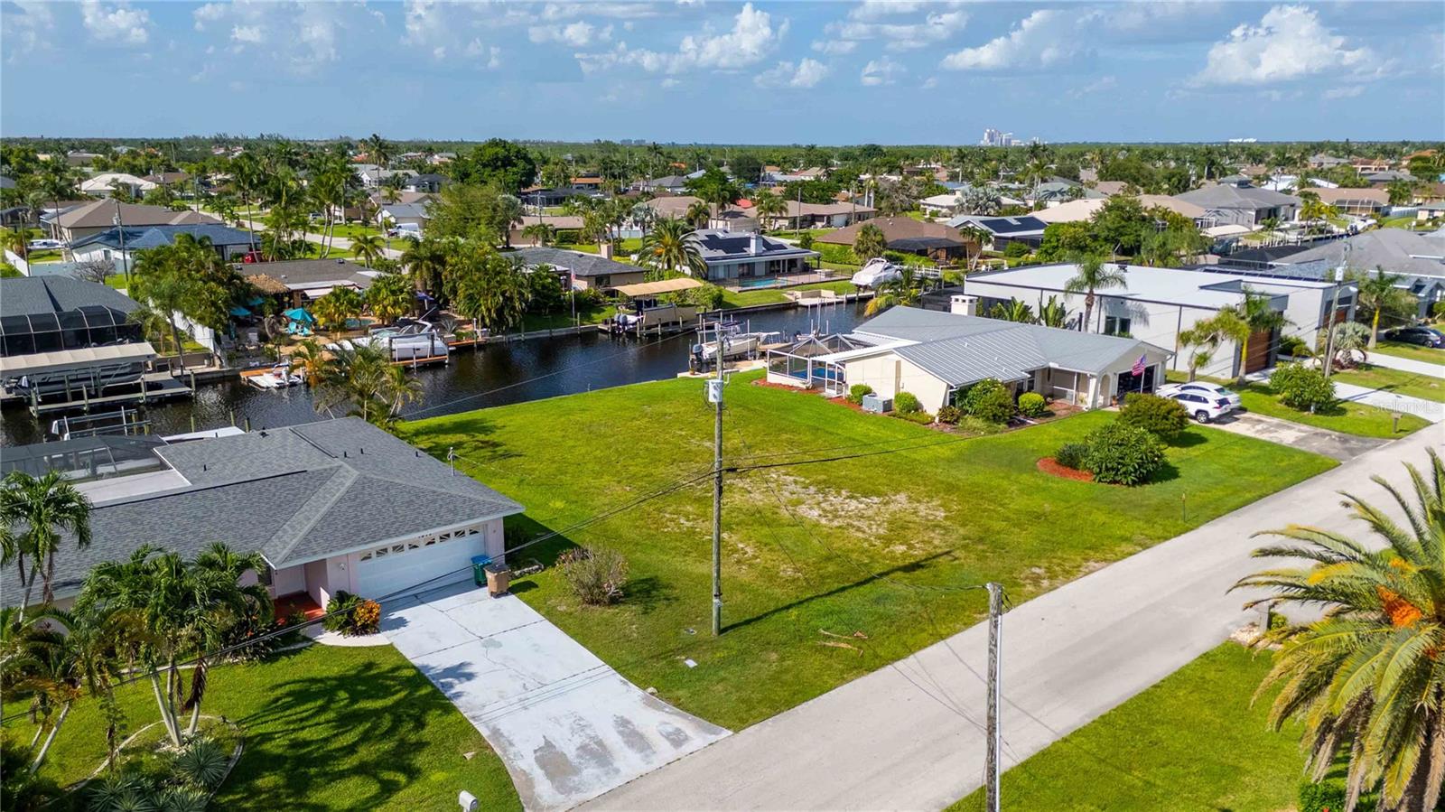 CAPE CORAL - Land