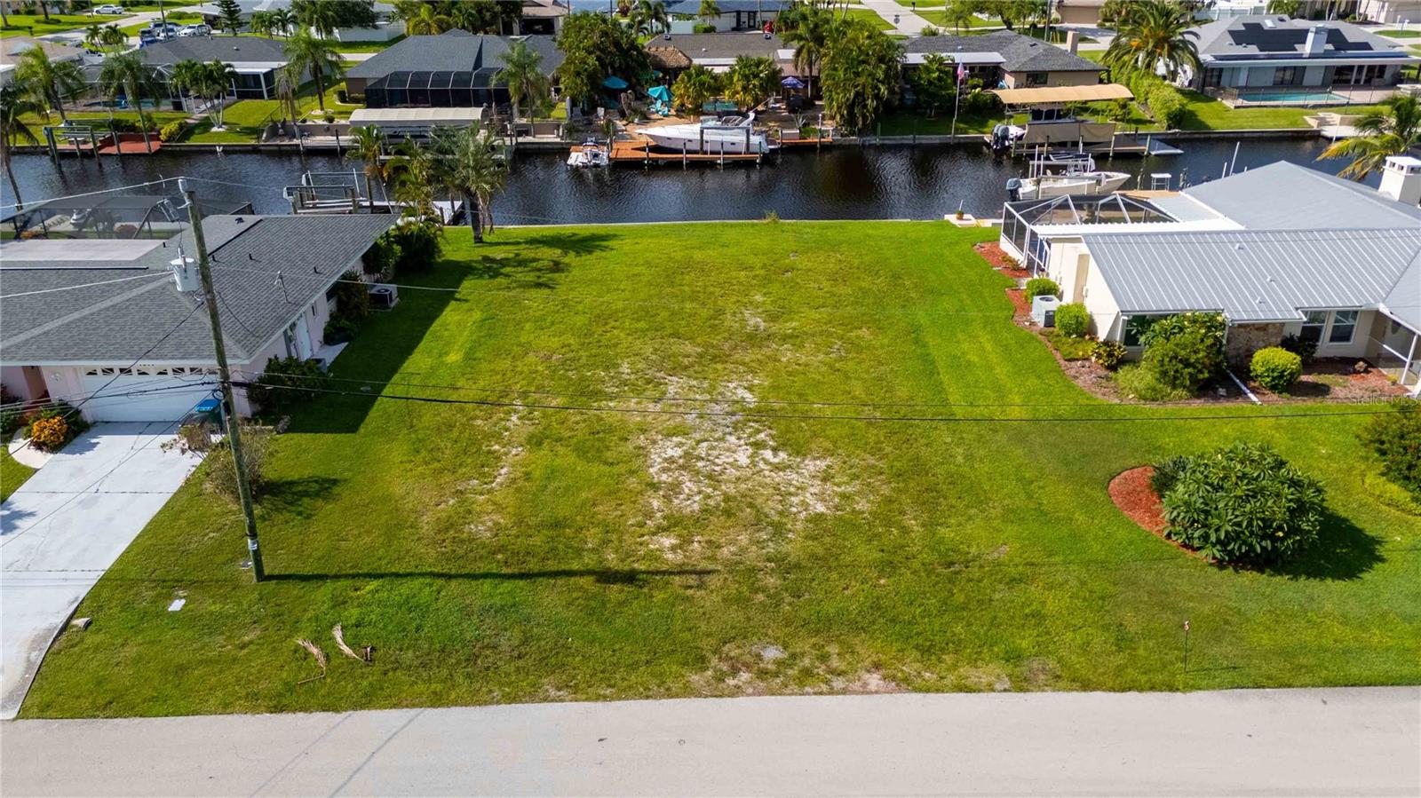 CAPE CORAL - Land