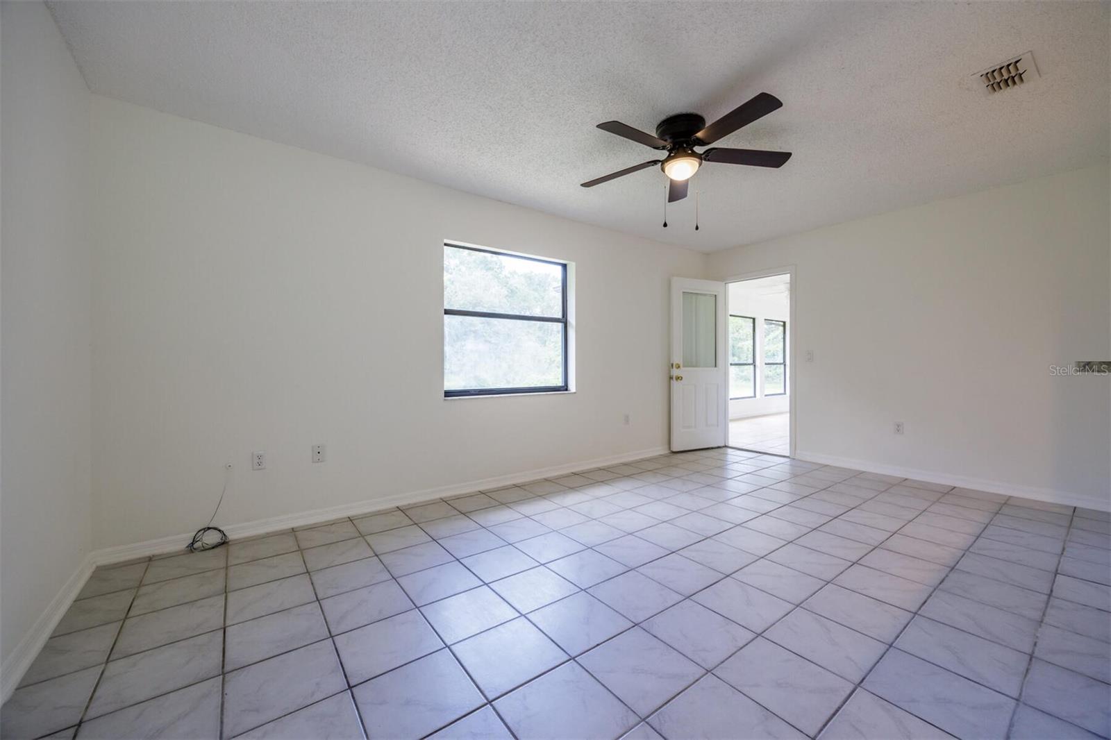 001069 - UNREC TRACTS IN 23-17S-19E - Residential