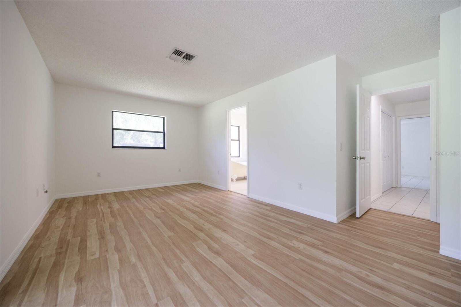 001069 - UNREC TRACTS IN 23-17S-19E - Residential