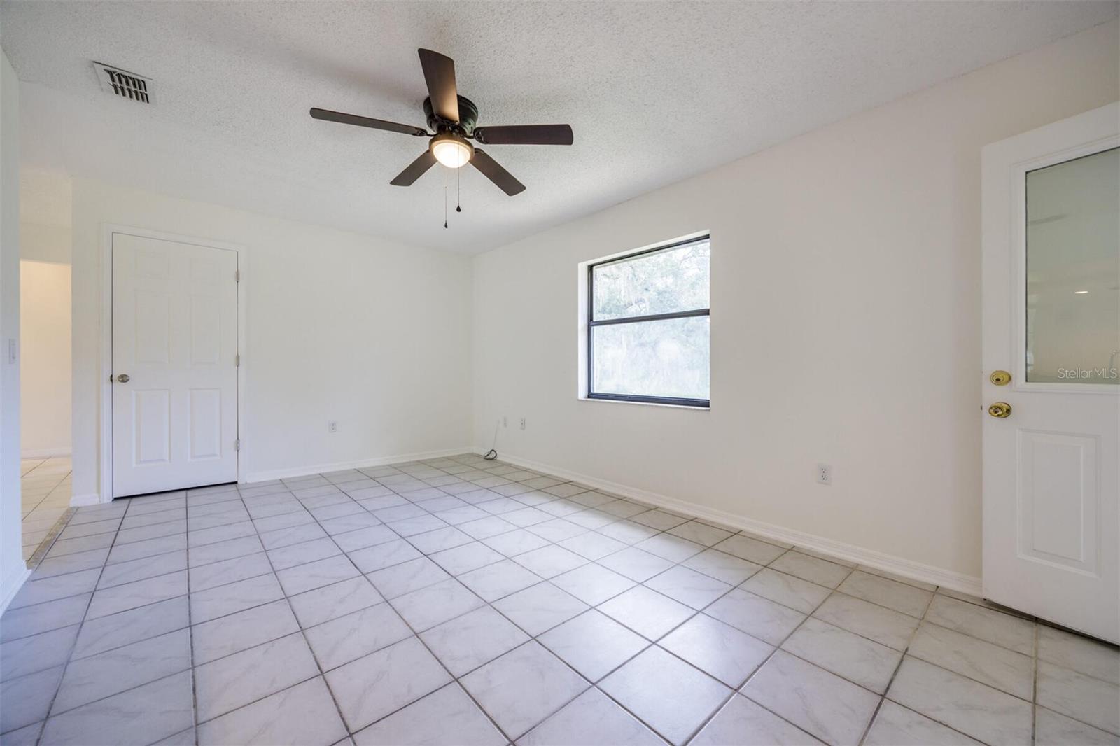 001069 - UNREC TRACTS IN 23-17S-19E - Residential