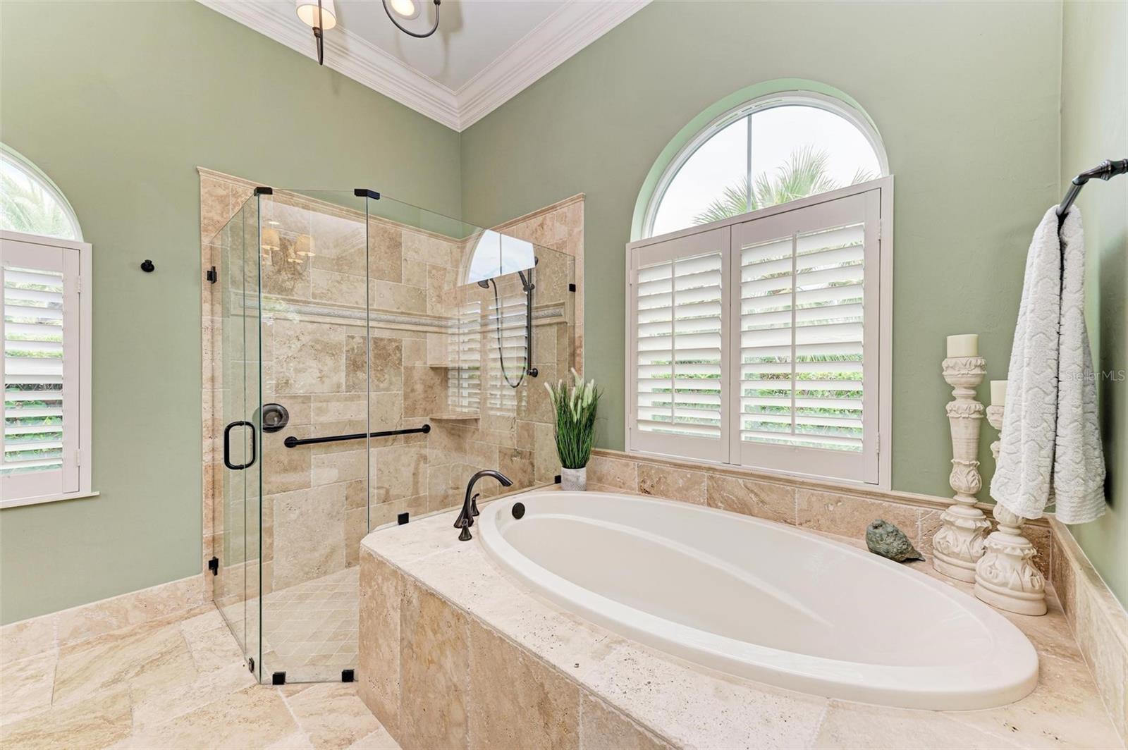 FOUNDERS CLUB - Residential