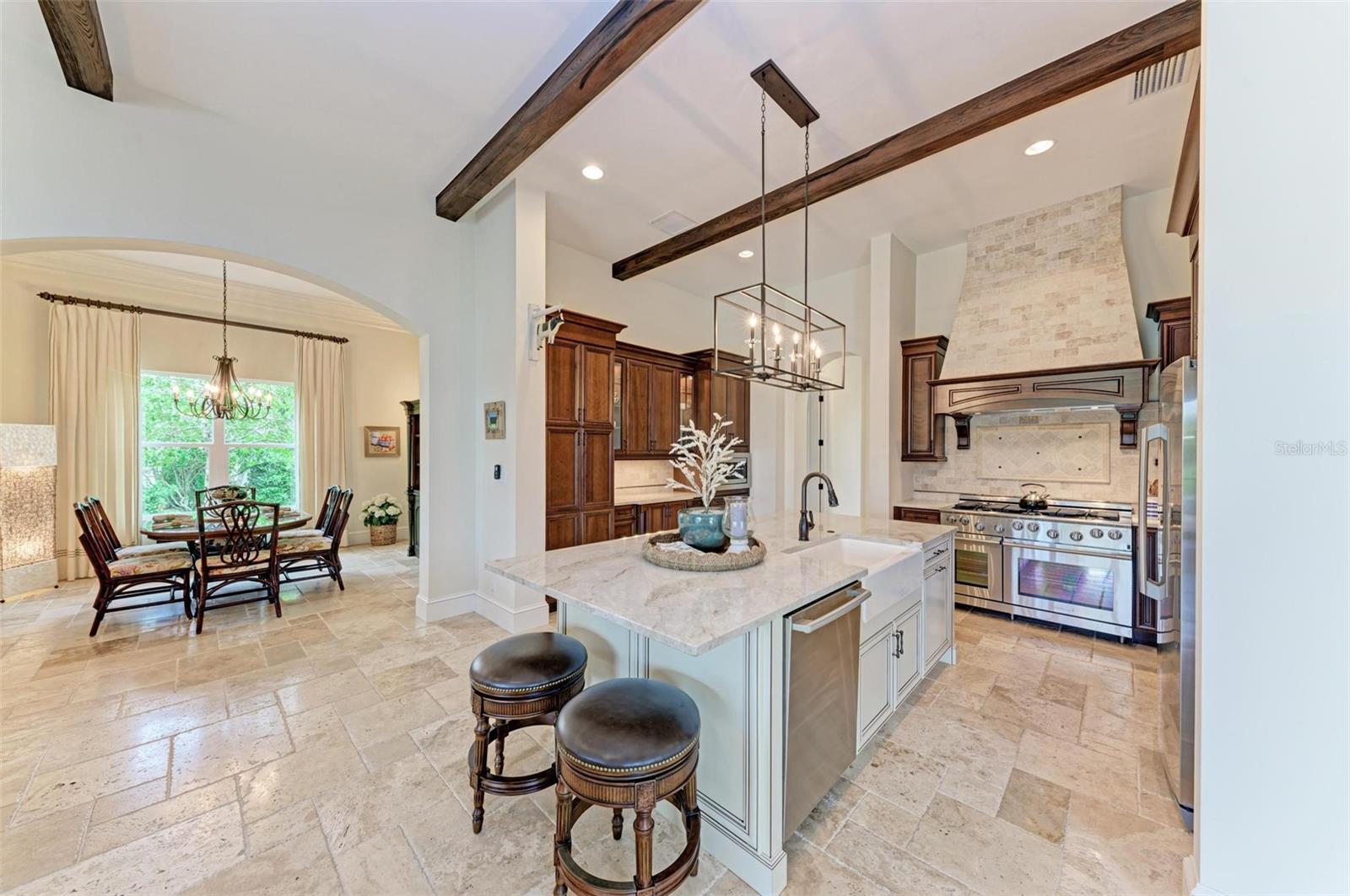 FOUNDERS CLUB - Residential