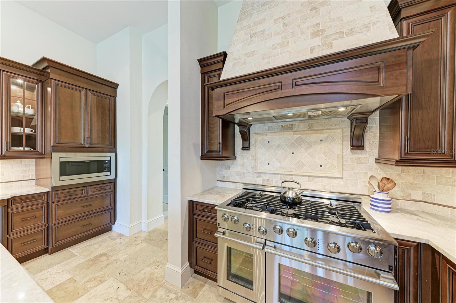 FOUNDERS CLUB - Residential