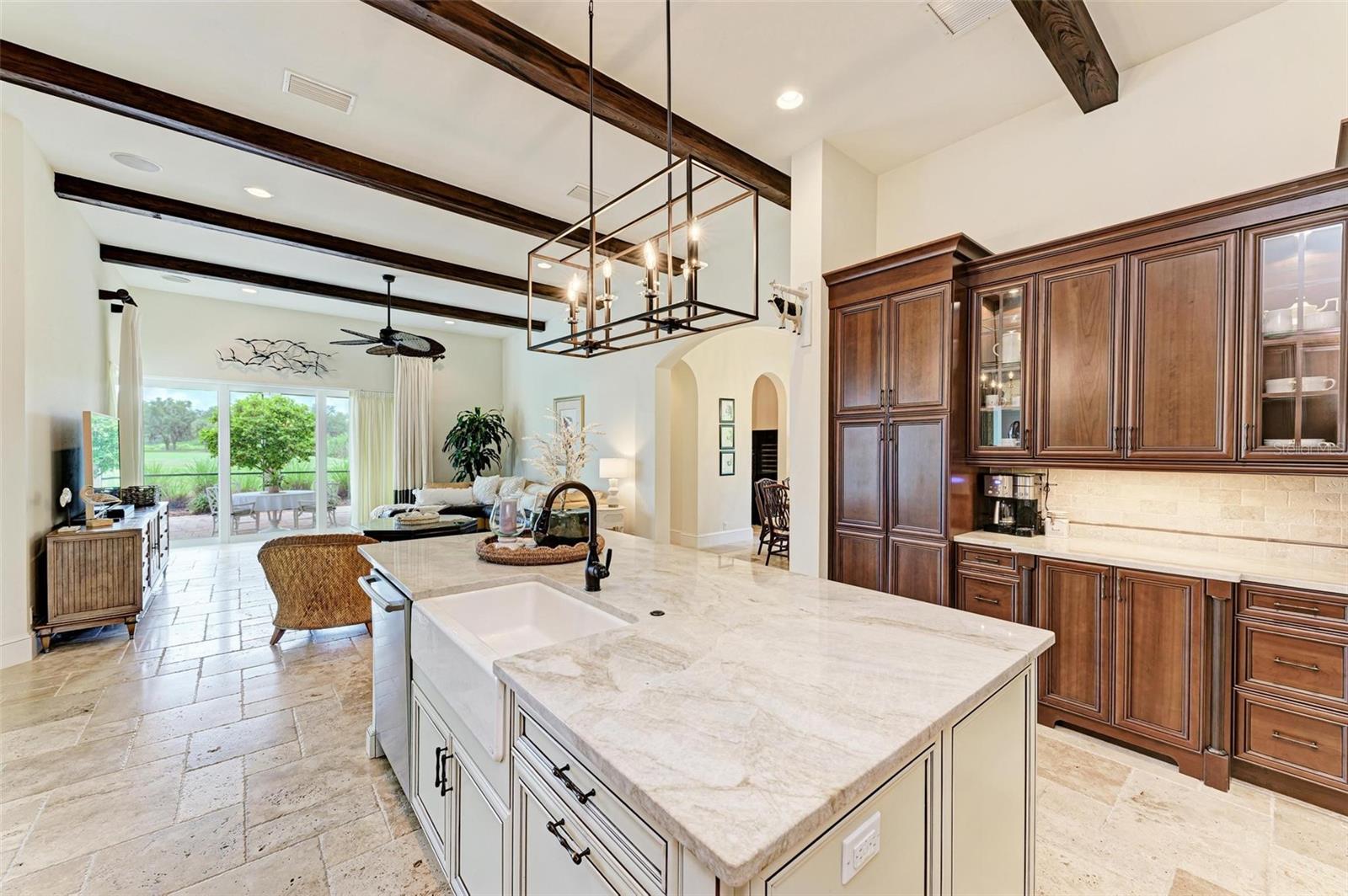 FOUNDERS CLUB - Residential