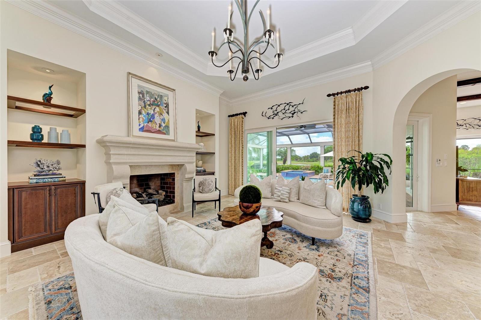 FOUNDERS CLUB - Residential