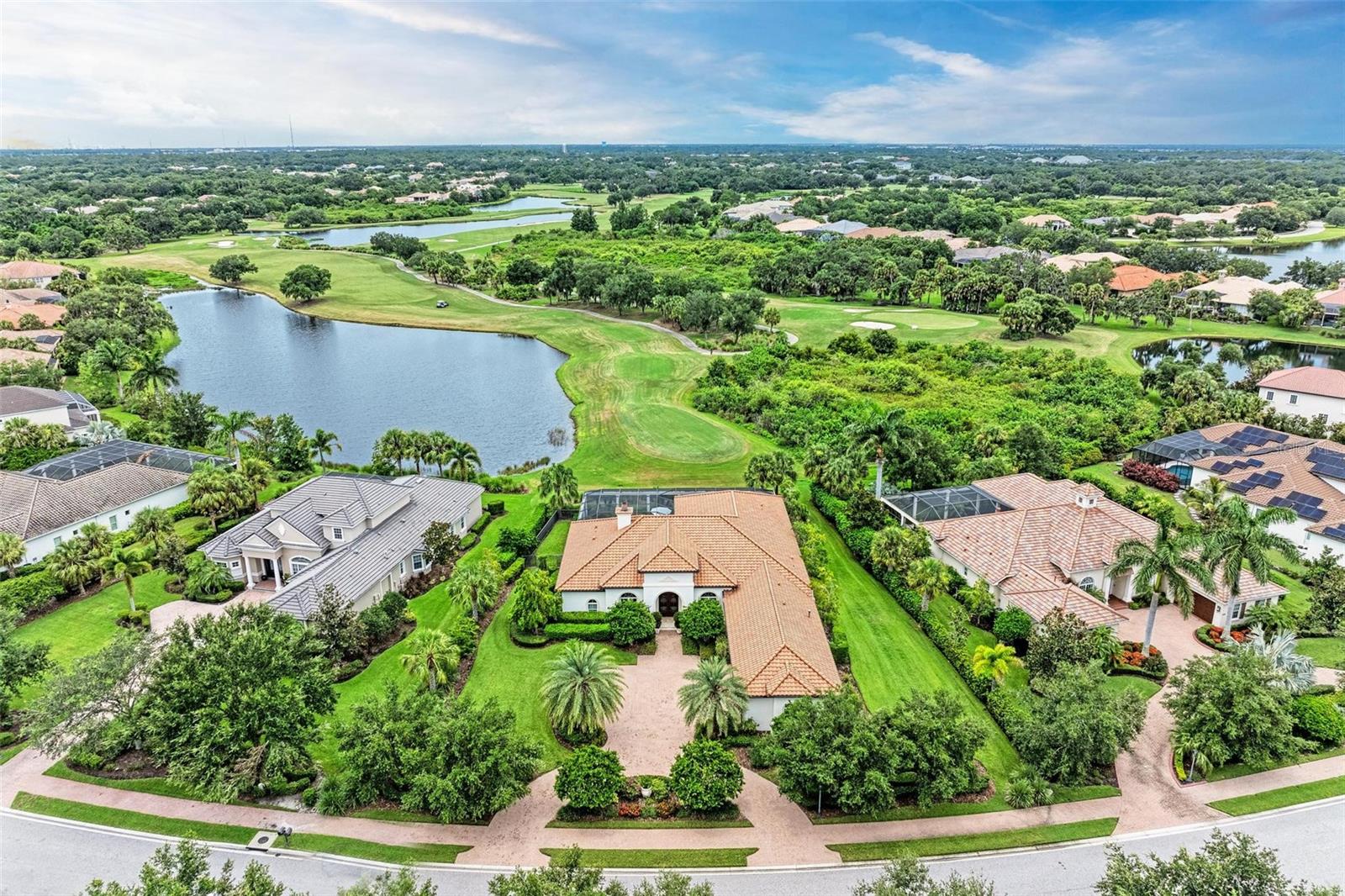 FOUNDERS CLUB - Residential