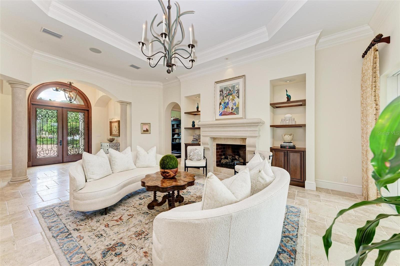 FOUNDERS CLUB - Residential