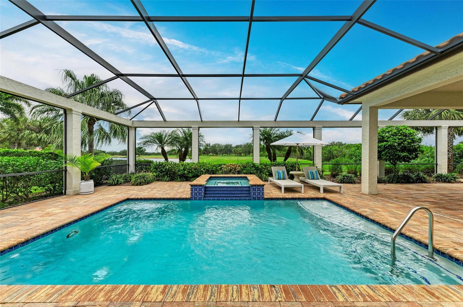 FOUNDERS CLUB - Residential