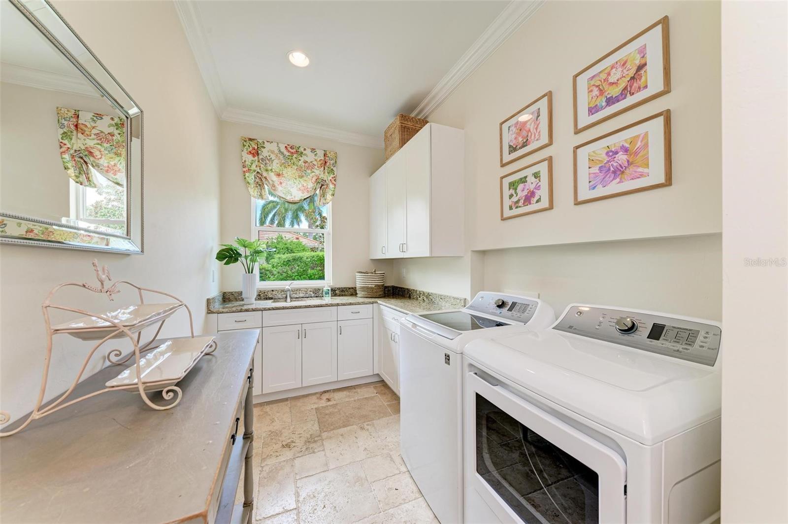 FOUNDERS CLUB - Residential