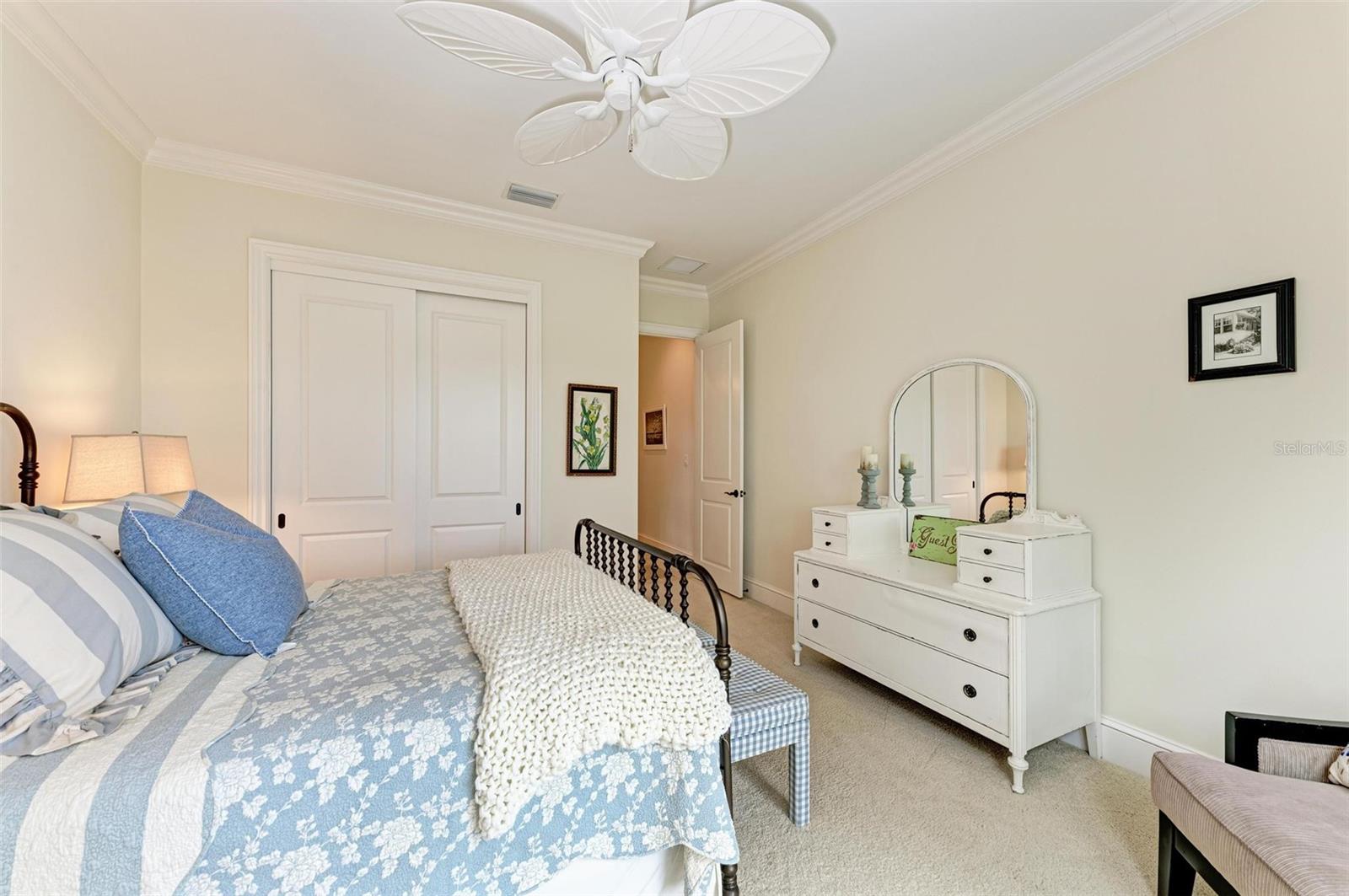 FOUNDERS CLUB - Residential