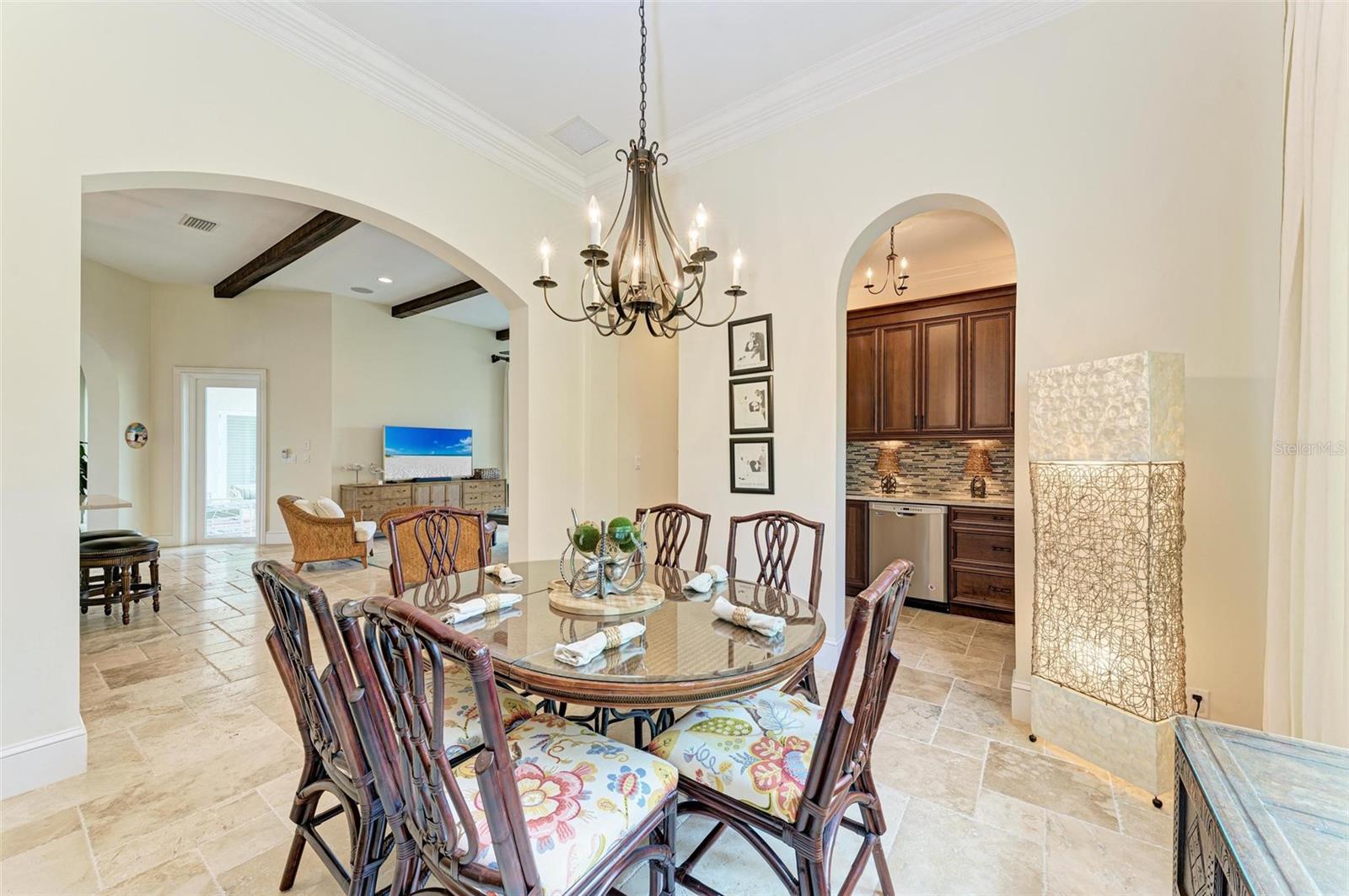 FOUNDERS CLUB - Residential