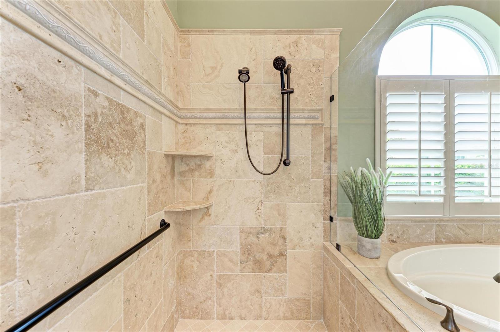 FOUNDERS CLUB - Residential