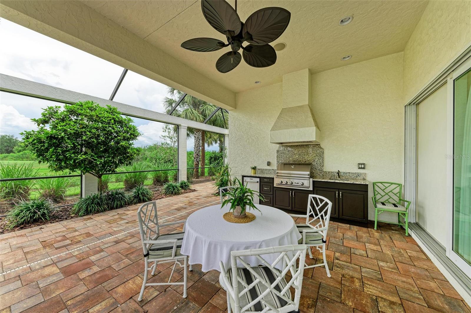 FOUNDERS CLUB - Residential