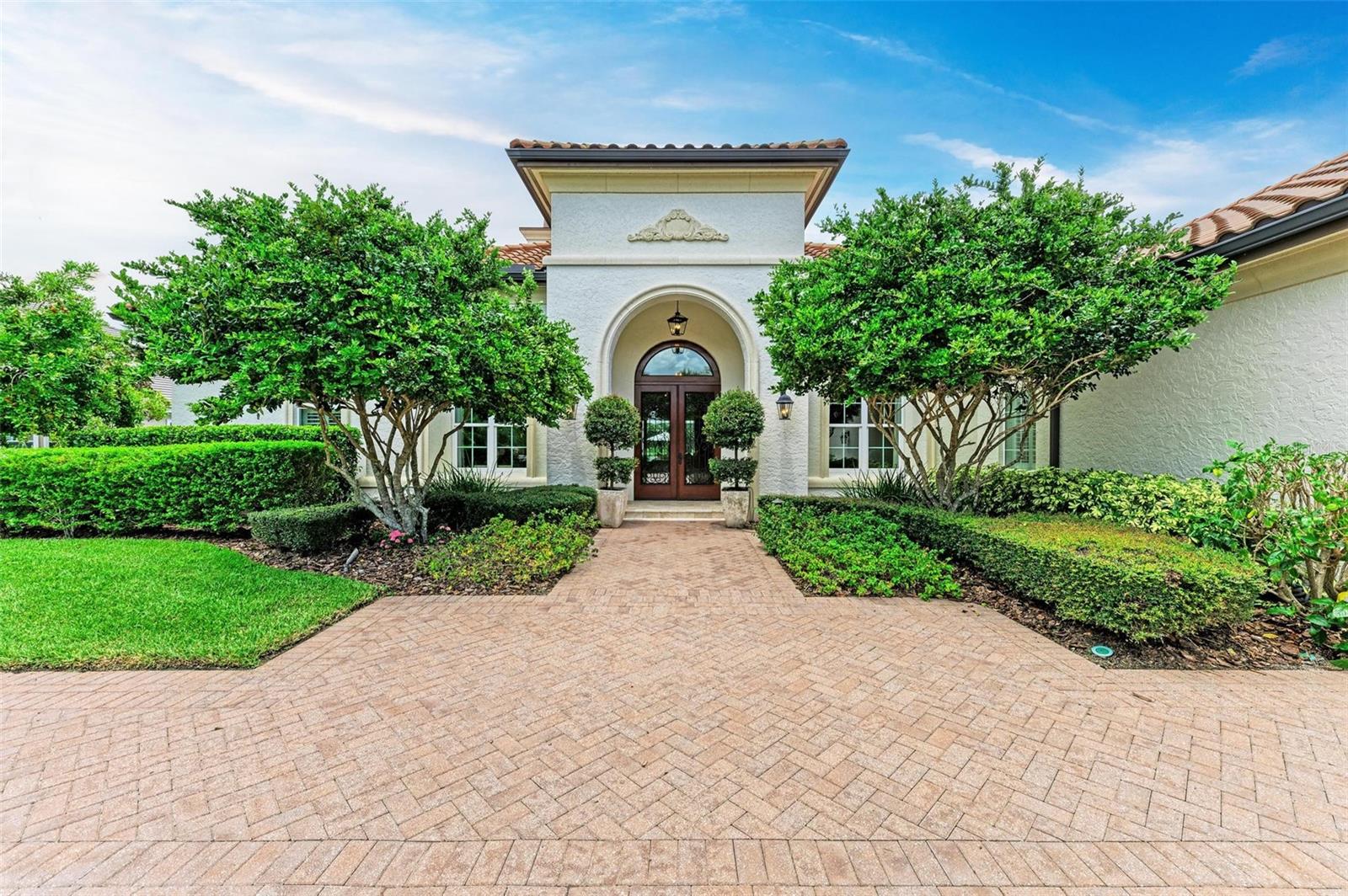 FOUNDERS CLUB - Residential