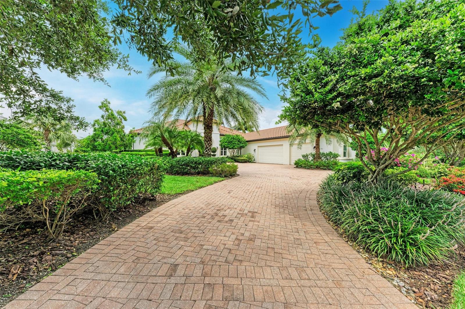 FOUNDERS CLUB - Residential