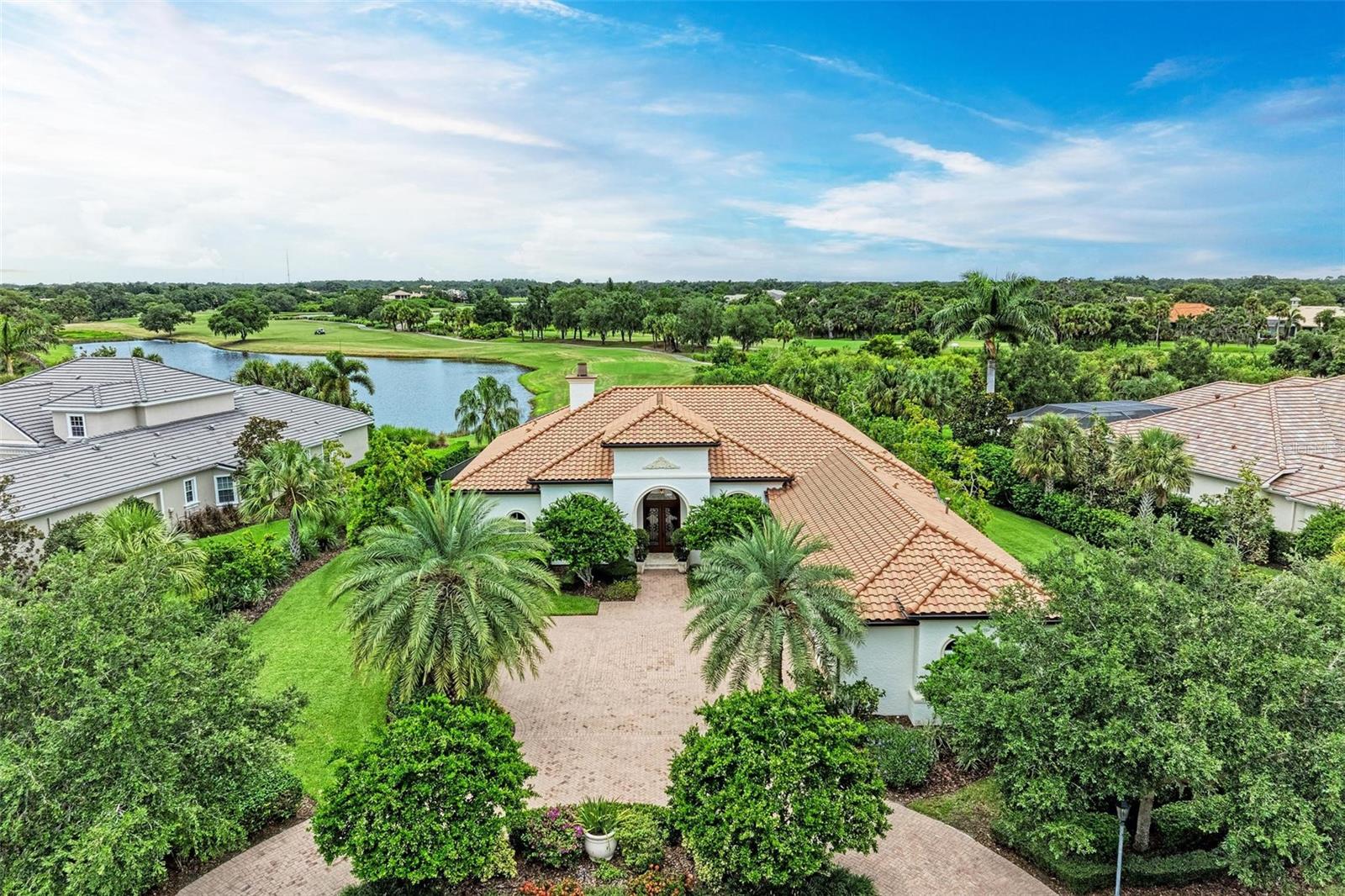 FOUNDERS CLUB - Residential