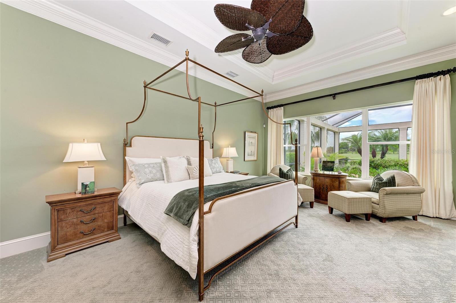 FOUNDERS CLUB - Residential