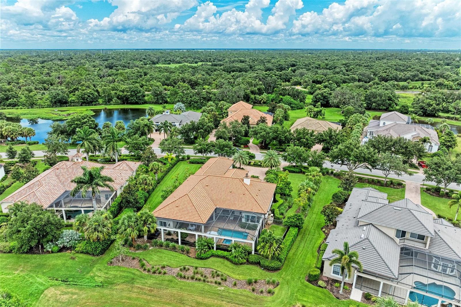 FOUNDERS CLUB - Residential