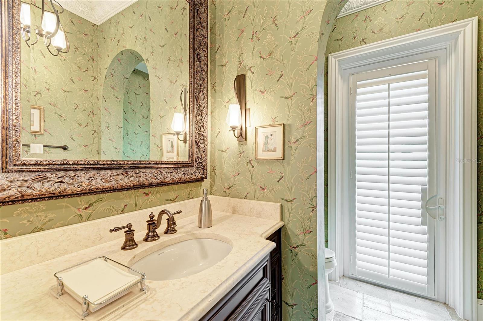 FOUNDERS CLUB - Residential