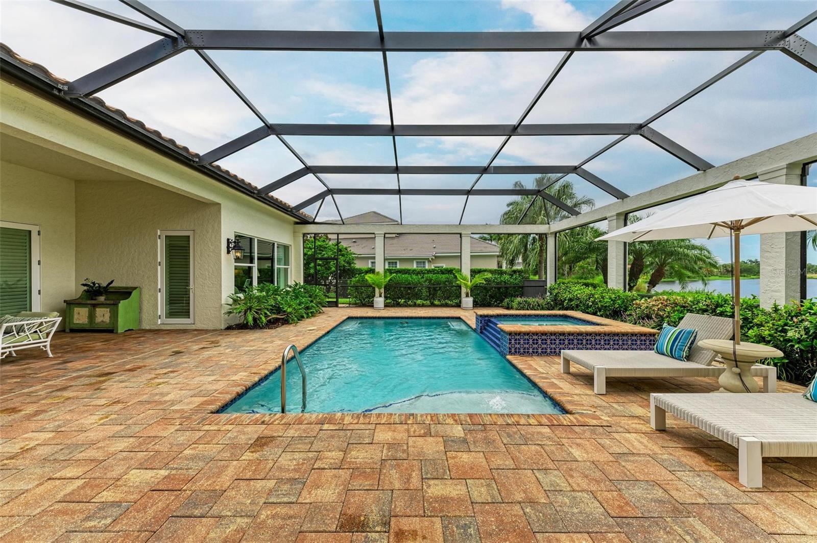 FOUNDERS CLUB - Residential