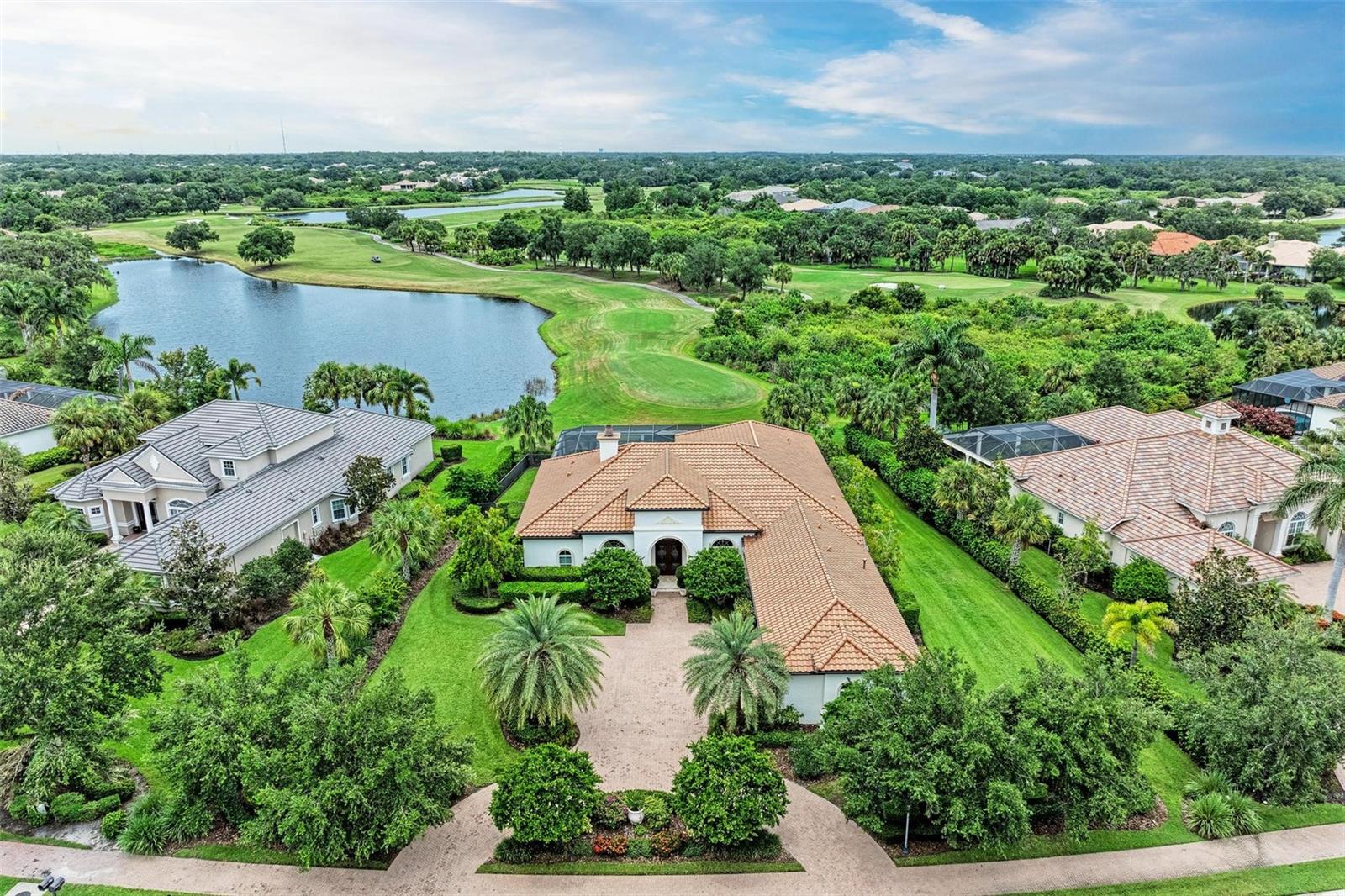 FOUNDERS CLUB - Residential