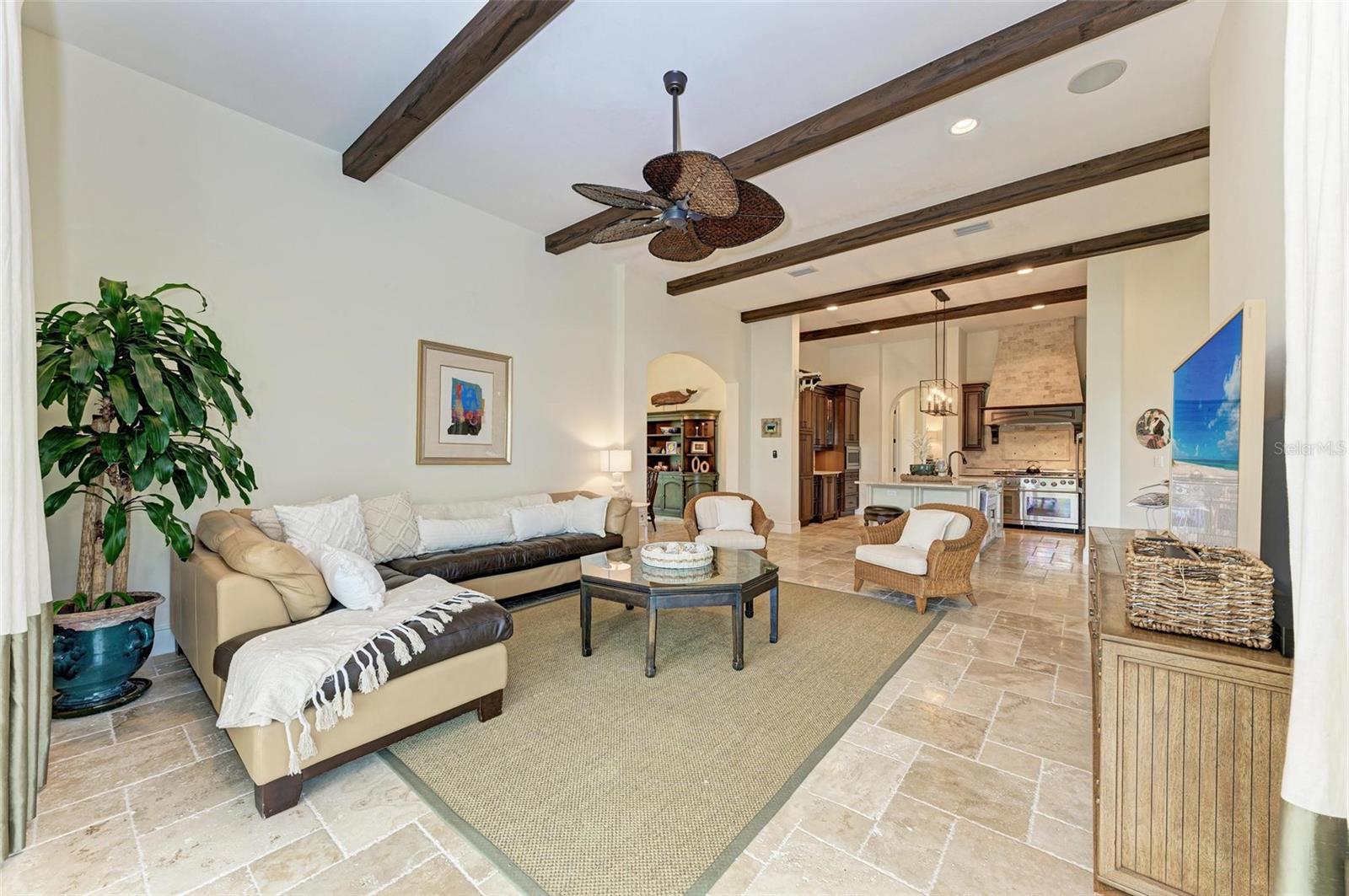 FOUNDERS CLUB - Residential