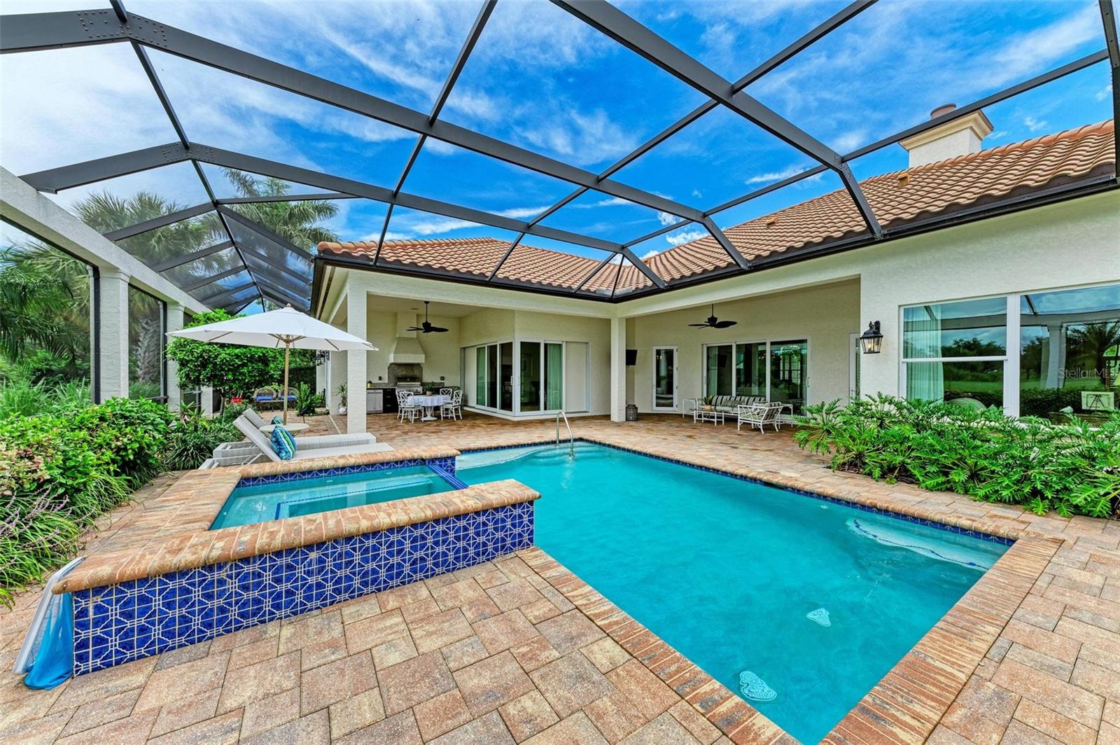 FOUNDERS CLUB - Residential