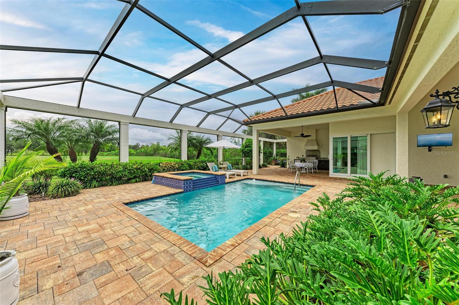 FOUNDERS CLUB - Residential