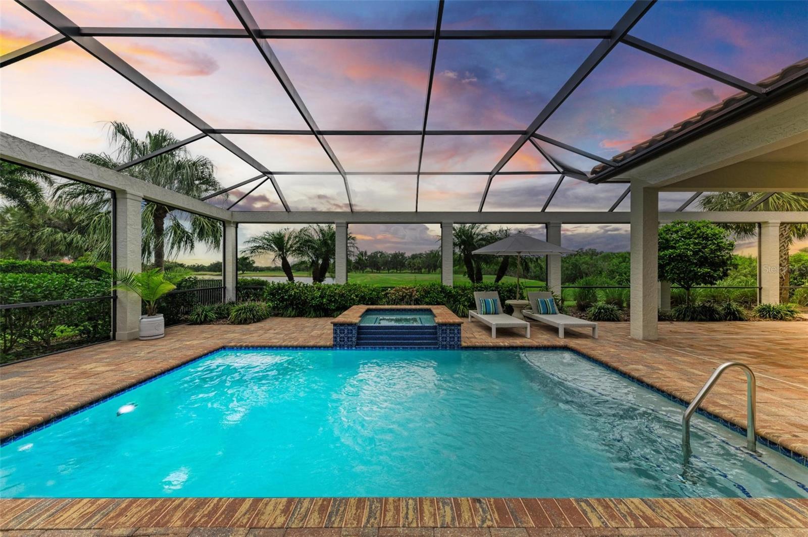 FOUNDERS CLUB - Residential