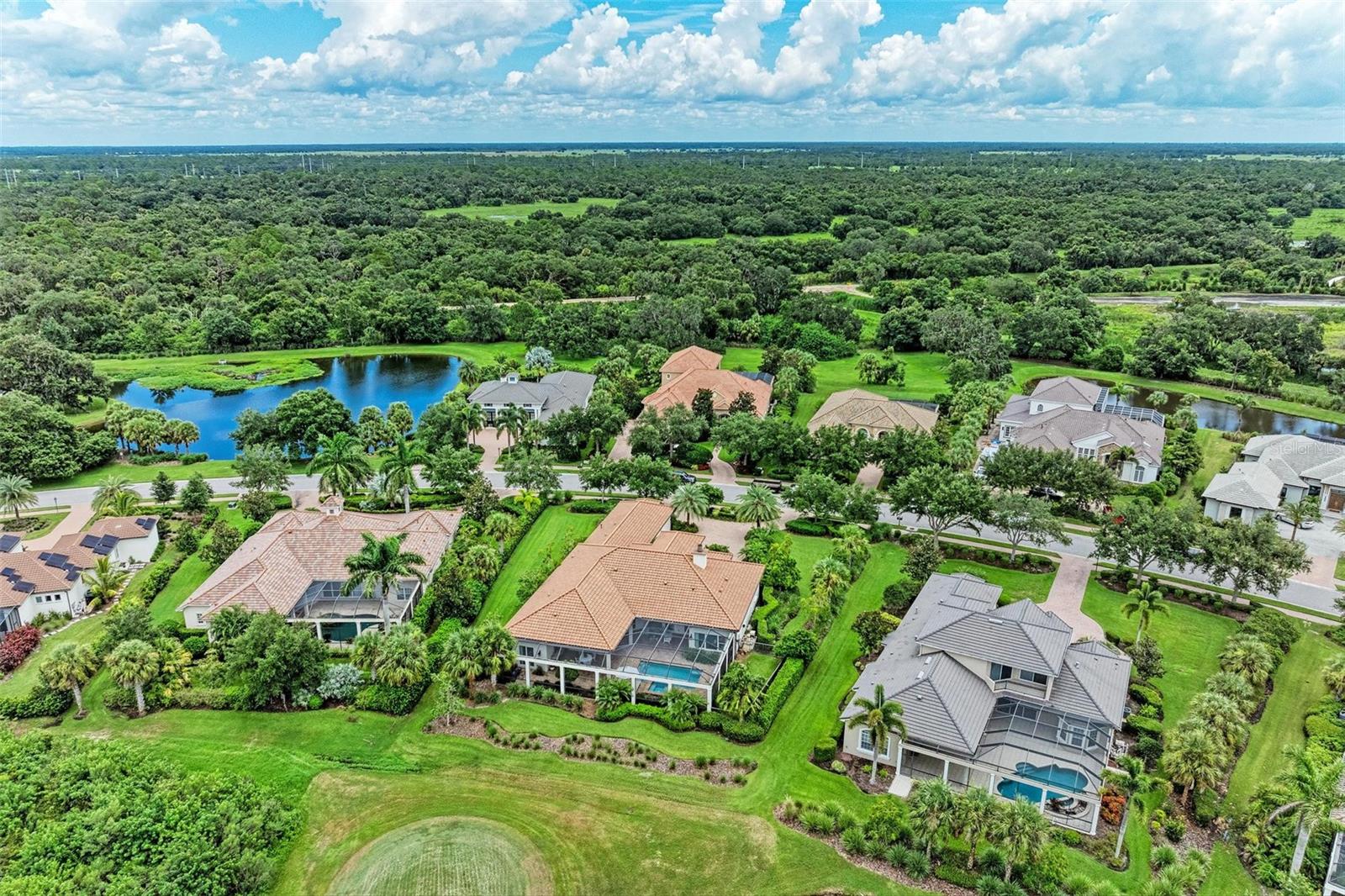 FOUNDERS CLUB - Residential