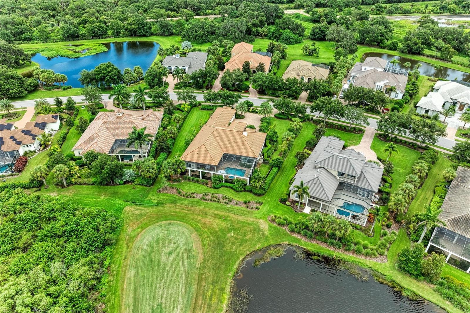 FOUNDERS CLUB - Residential