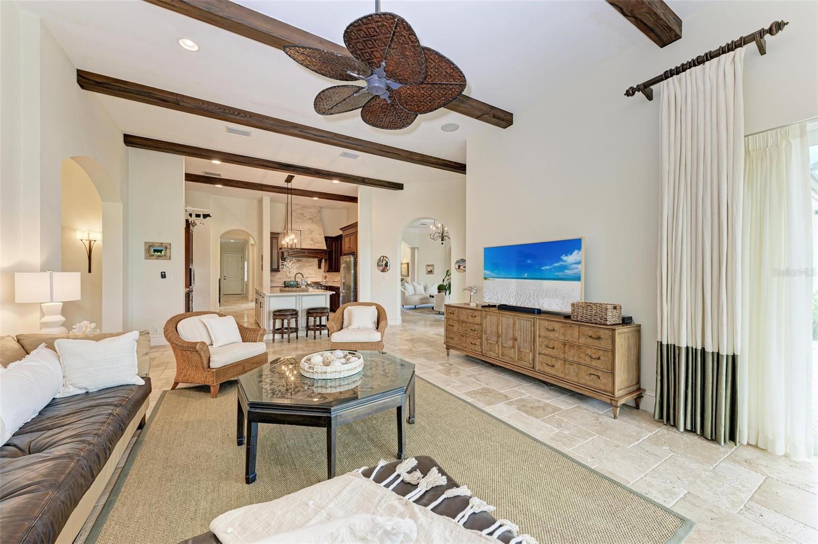 FOUNDERS CLUB - Residential