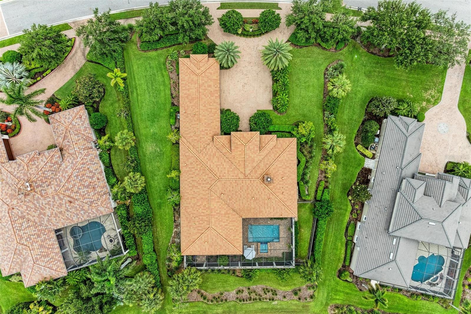 FOUNDERS CLUB - Residential