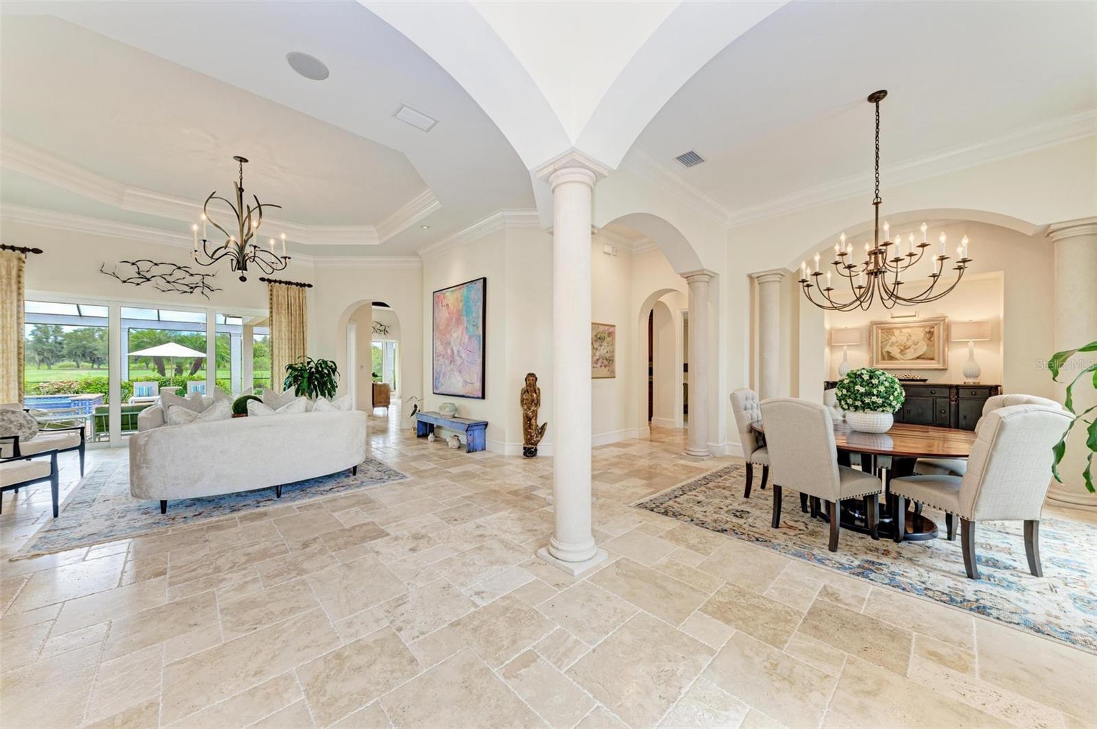 FOUNDERS CLUB - Residential