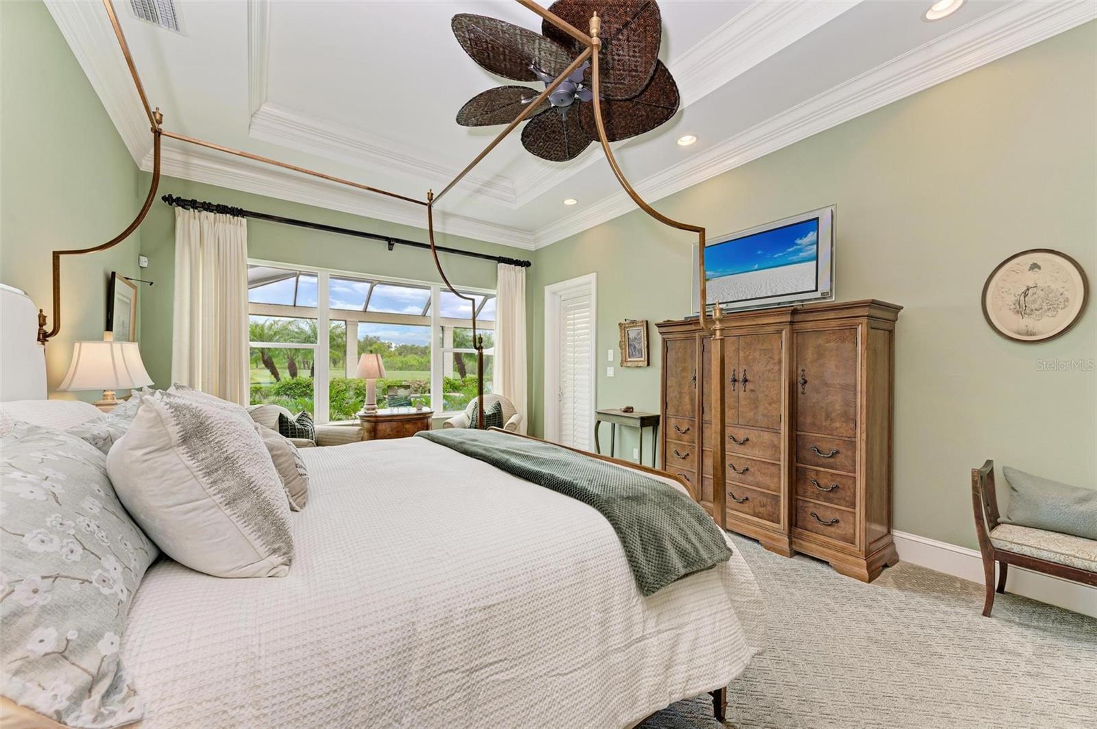 FOUNDERS CLUB - Residential