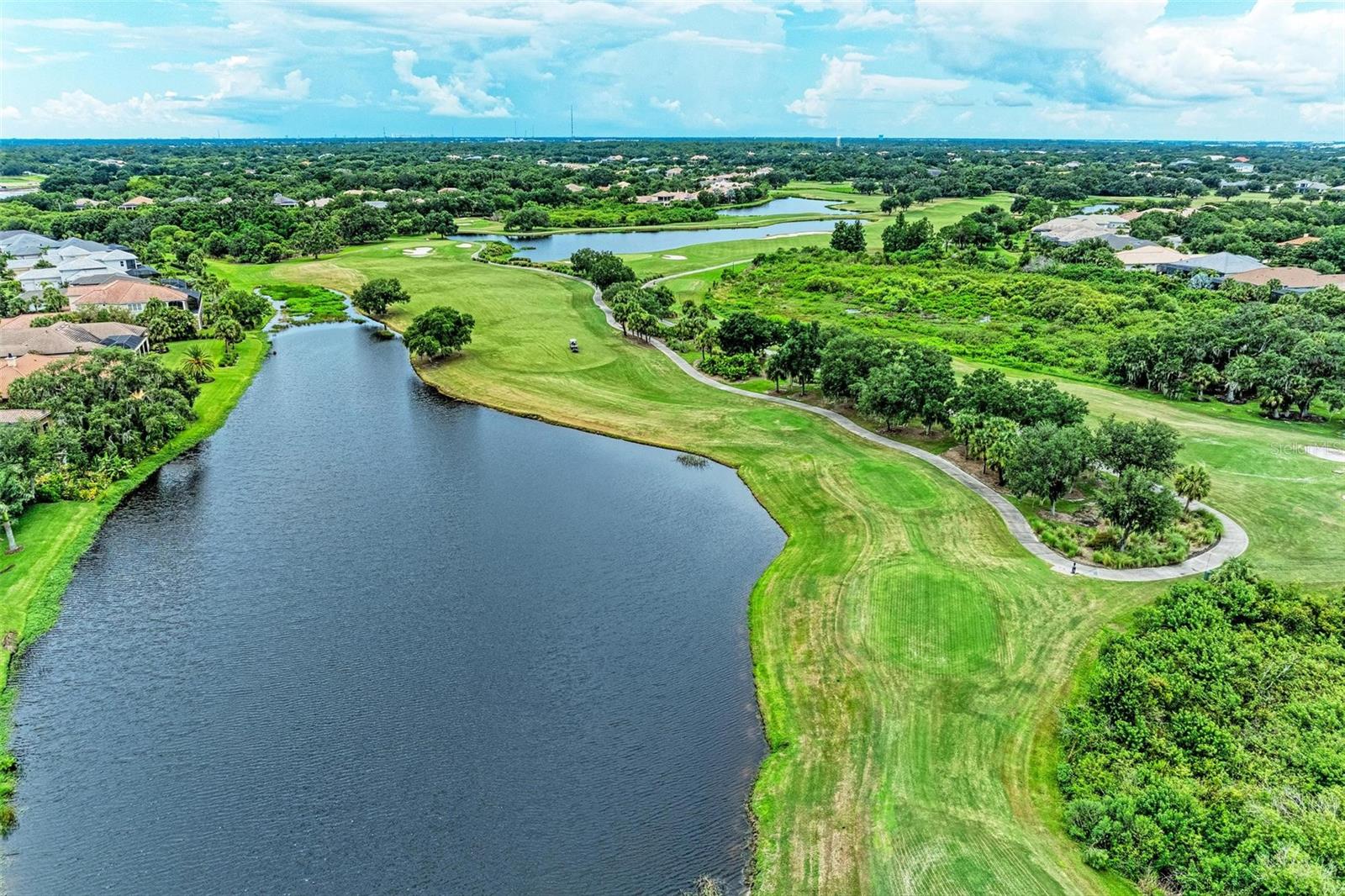 FOUNDERS CLUB - Residential