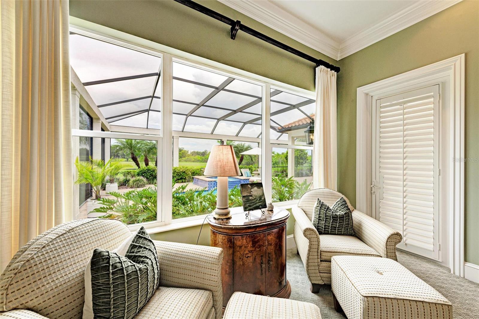 FOUNDERS CLUB - Residential