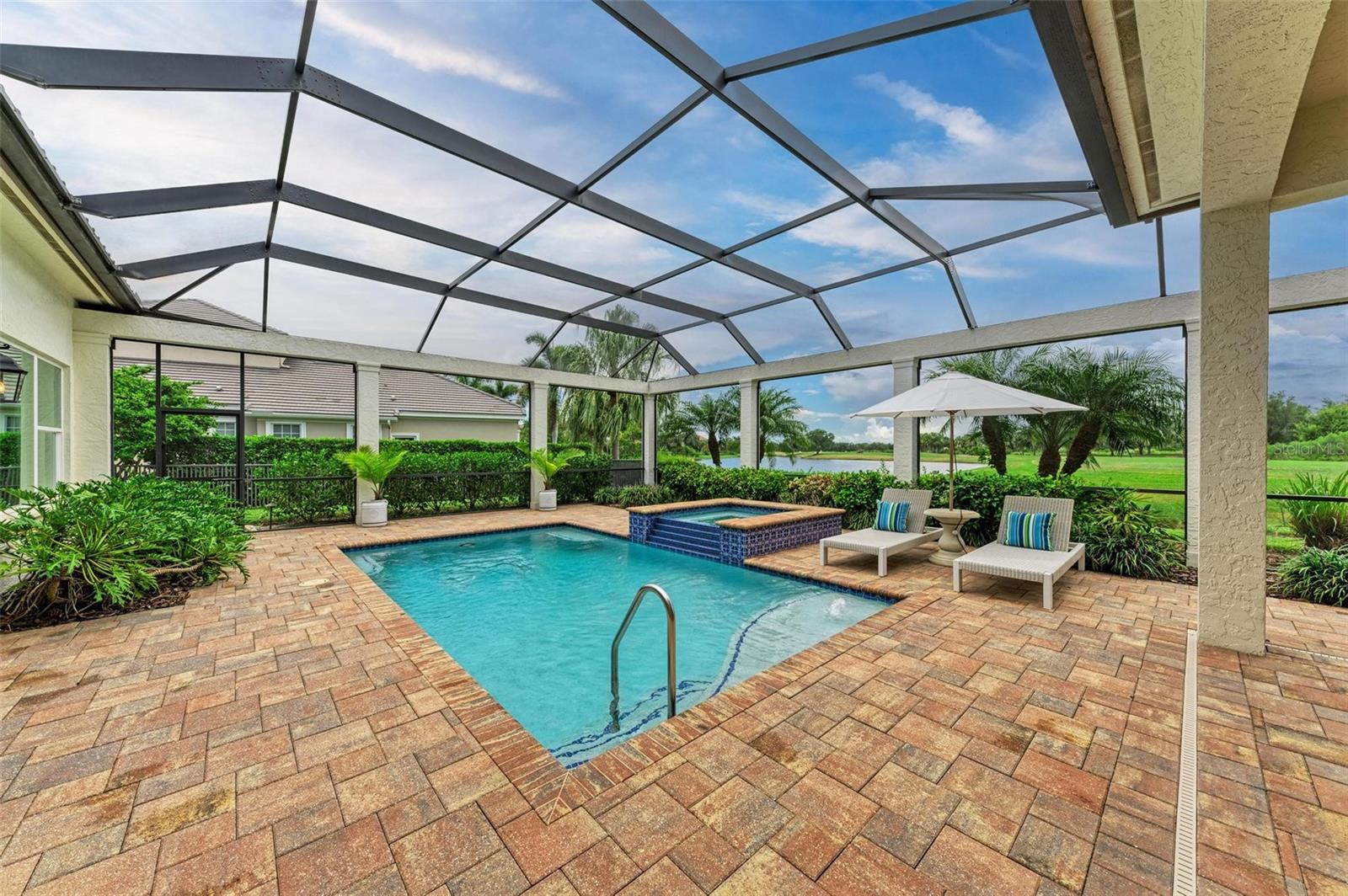 FOUNDERS CLUB - Residential