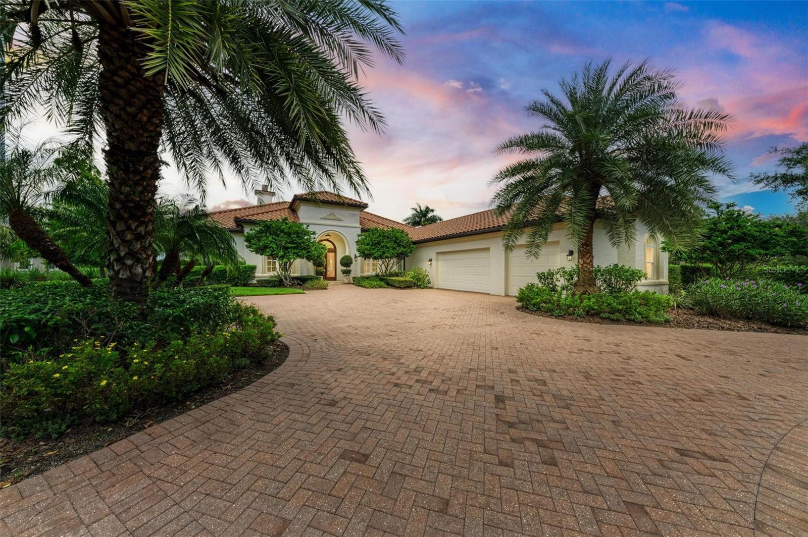 FOUNDERS CLUB - Residential