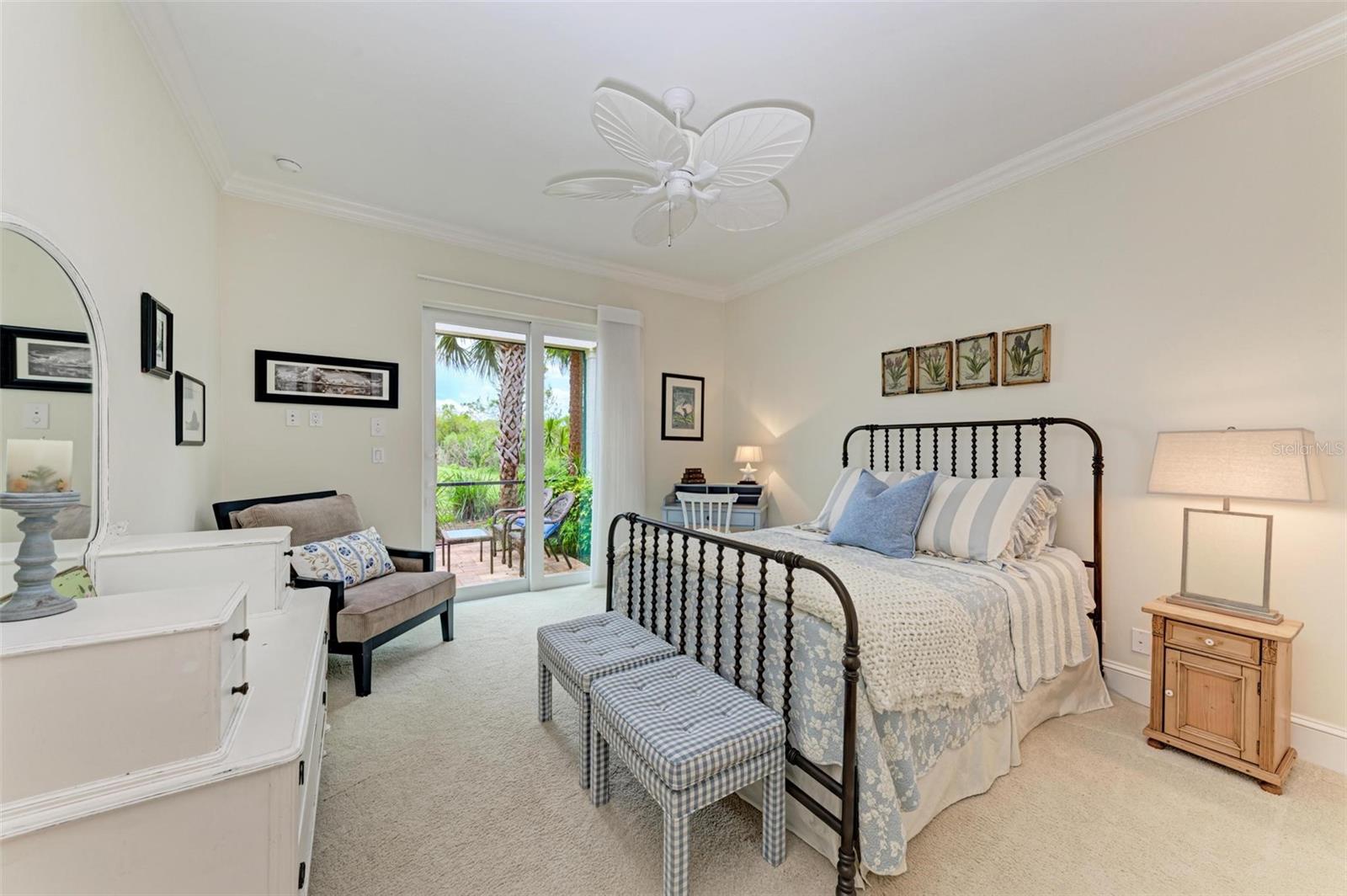 FOUNDERS CLUB - Residential