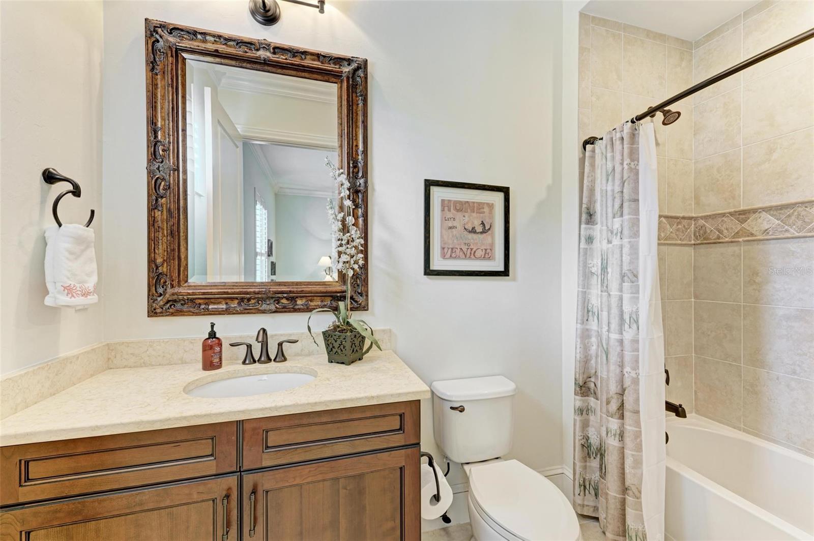 FOUNDERS CLUB - Residential