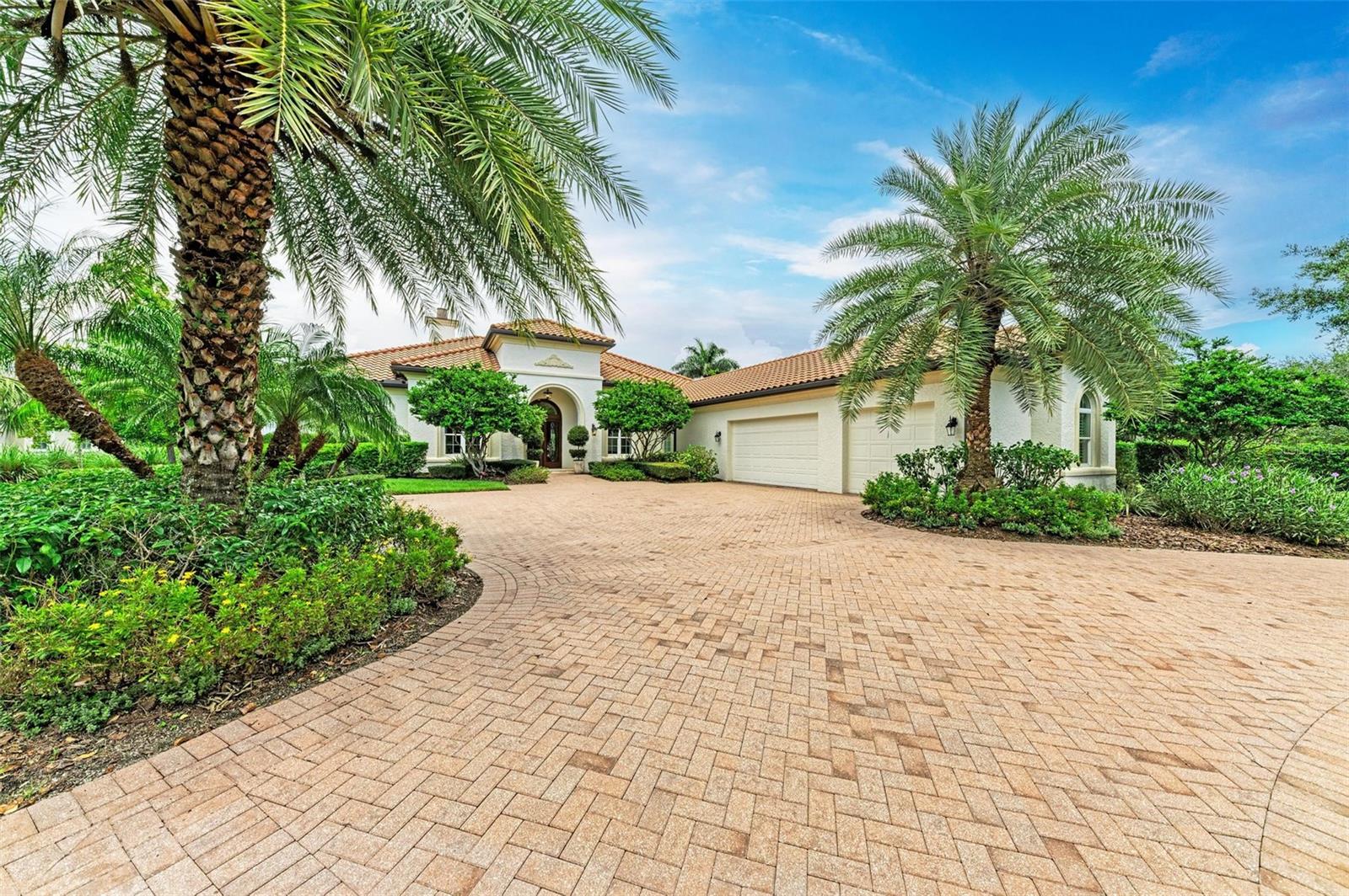 FOUNDERS CLUB - Residential