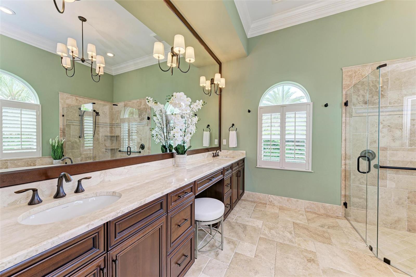 FOUNDERS CLUB - Residential