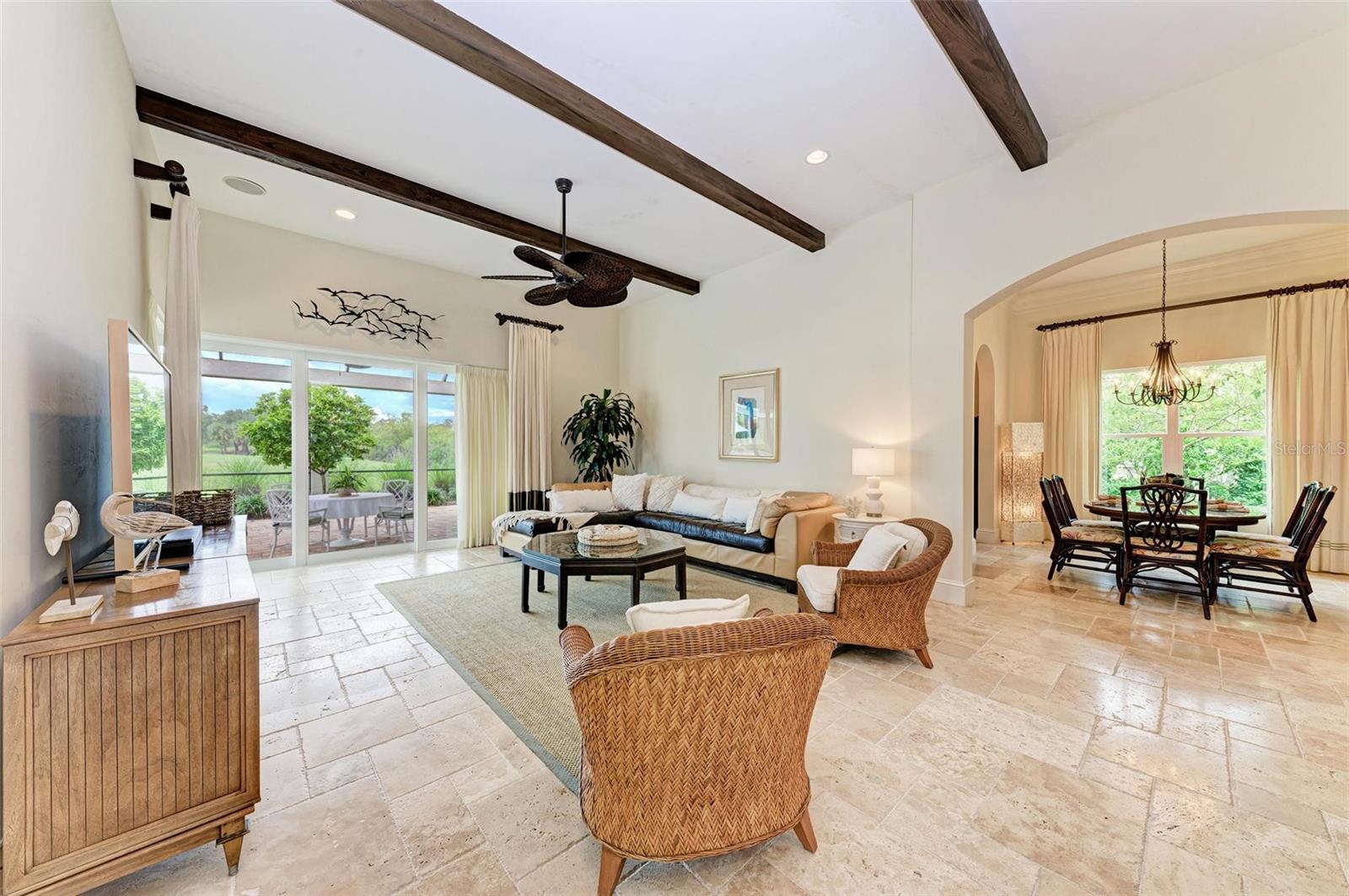 FOUNDERS CLUB - Residential