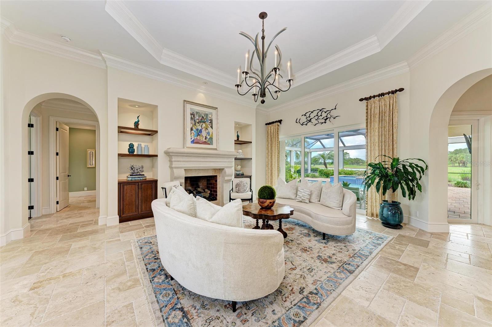 FOUNDERS CLUB - Residential