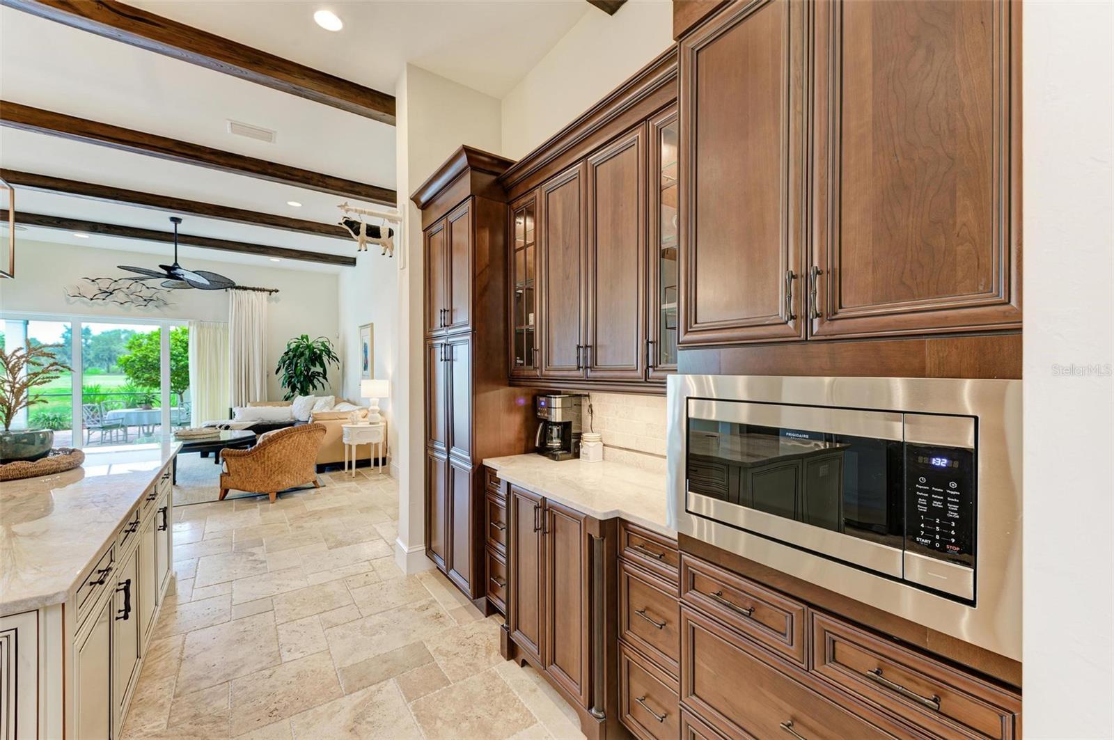 FOUNDERS CLUB - Residential