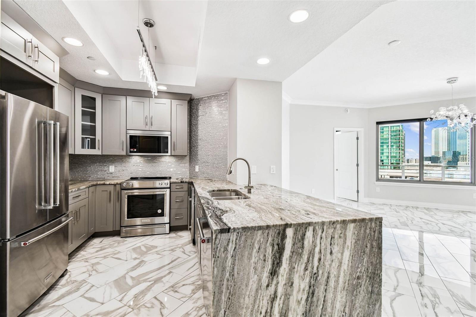 1209 E CUMBERLAND AVENUE 1502